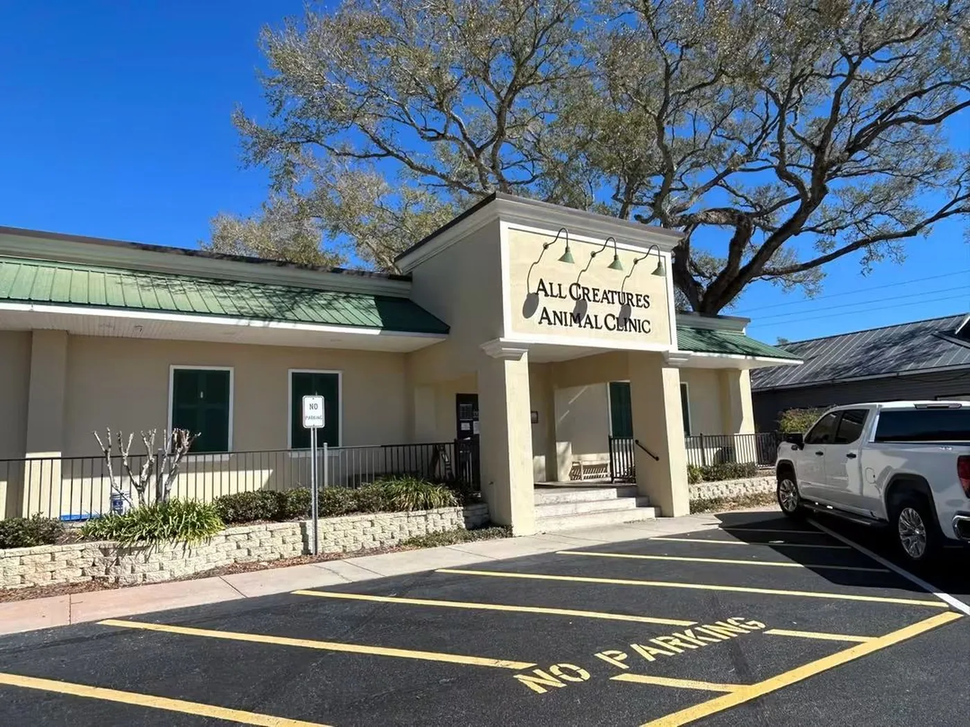 All Creatures Animal Clinic in Lakeland after a commercial exterior repaint by Mike's Painting