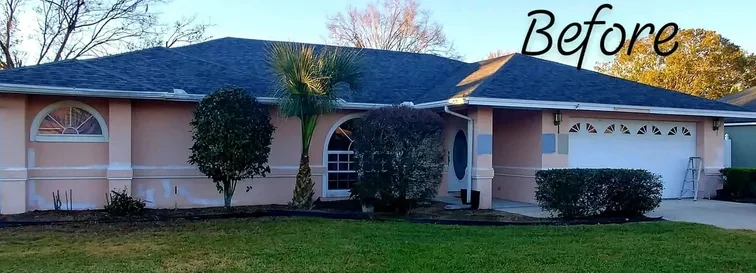 Single-story Lakeland home in faded salmon pink before repainting